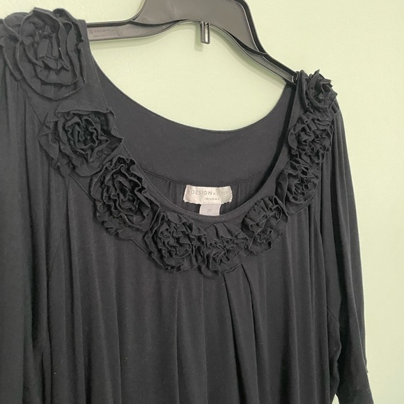 Design History black shirt size 2X with beautiful flowers adoring the neckline - Picture 6 of 10